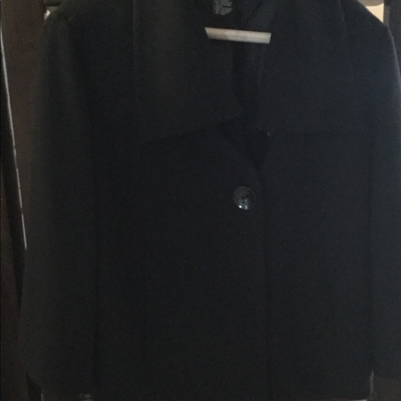 Suit jacket and skirt - Picture 3 of 5